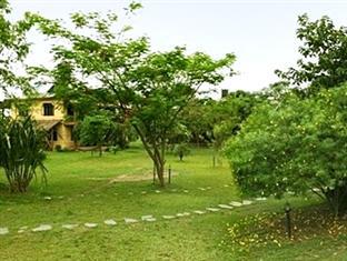 Hotel Sapana Village Lodge Chitwan Exteriér fotografie